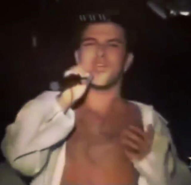 Ünlü Şarkıcı Tarkan'ın Yıllar Önce Striptiz Yaptığı Görüntüleri Ortaya Çıktı
