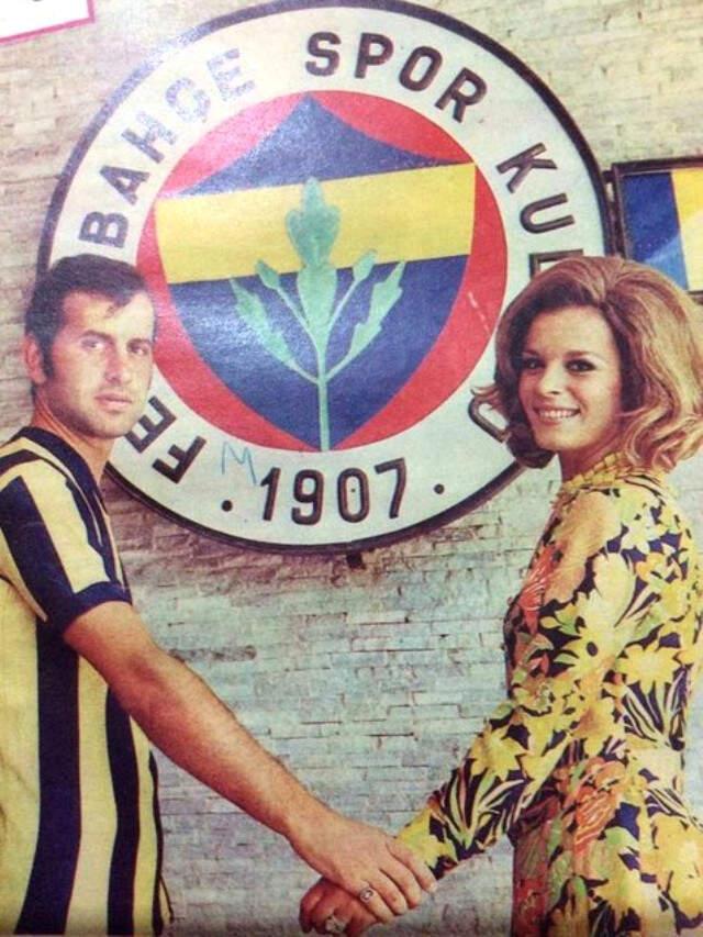 Usta Oyuncu Hülya Koçyiğit, Kızına Doğum Yaptığı Zaman Parasızlıktan Hastanede Rehin Kalmış