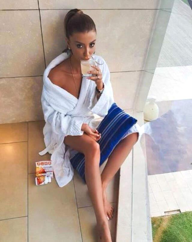 Yılmaz Morgül Bornozlu Fotoğraf Akımına Uydu: SPA'ların SPA'sı Yılmaz Morgül