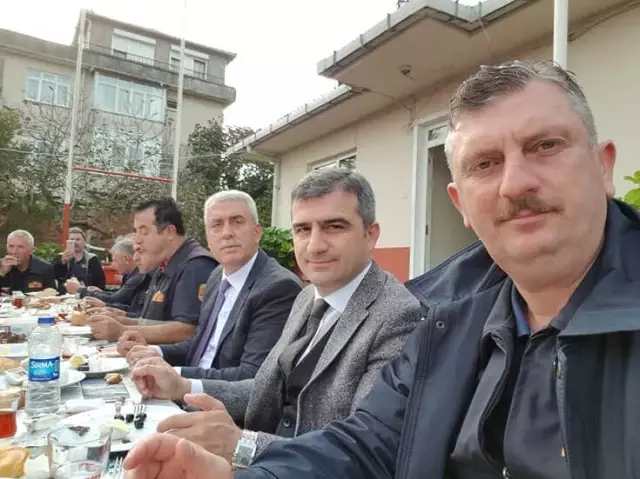 Başkan Yemenici İtfaiye Personeliyle Kahvaltıda Bir Araya Geldi Başkan Yemenici İtfaiye Personeliyle Kahvaltıda Bir Araya Geldi