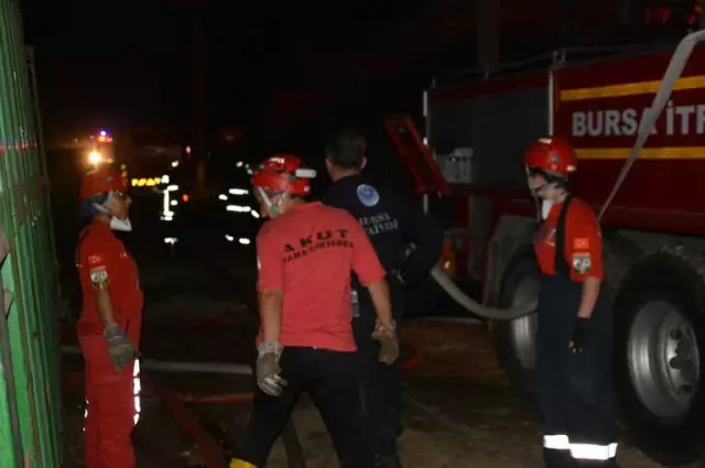 Bursa'daki Fabrika Yangınına 50 İtfaiye Aracı ile 150 İtfaiyeci Müdahale Ediyor