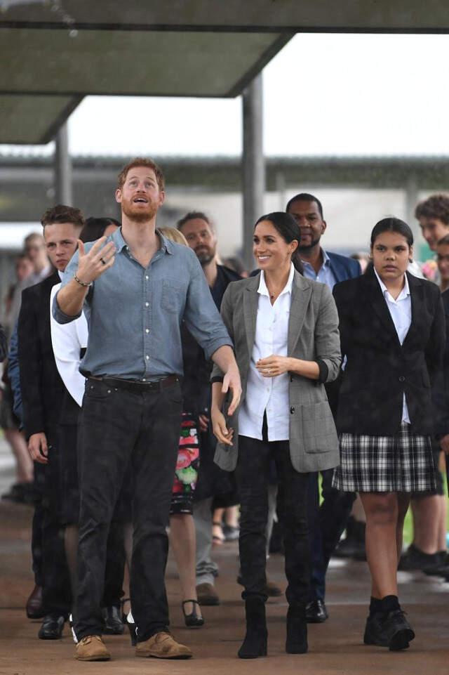 Düşes Meghan Markle'ın Serena Williams Tasarımı Ceket Giydi