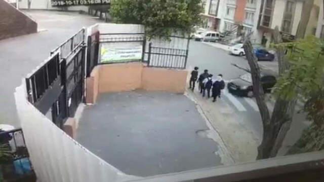 Fren Yerine Gaza Basan Kadın Öğretmen, Öğrencilerin Arasına Daldı