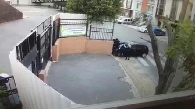 Fren Yerine Gaza Basan Kadın Öğretmen, Öğrencilerin Arasına Daldı