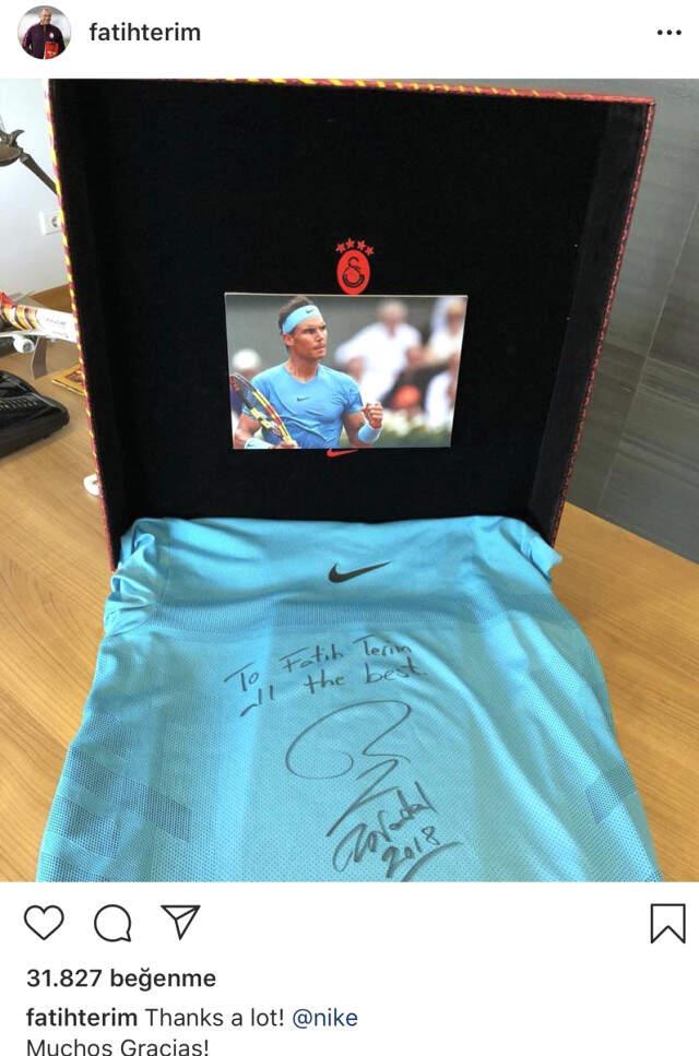 İspanyol Tenisci Rafael Nadal, Fatih Terim'e İmzalı Tişört Hediye Etti