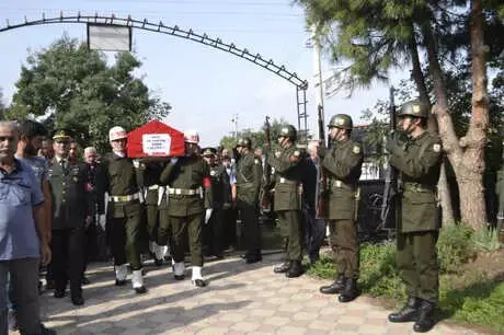 Kahramanmaraş'taki Kazada Yaşamını Yitiren Er, Toprağa Verildi Kahramanmaraş'taki Kazada Yaşamını Yitiren Er, Toprağa Verildi