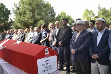 Kahramanmaraş'taki Kazada Yaşamını Yitiren Er, Toprağa Verildi Kahramanmaraş'taki Kazada Yaşamını Yitiren Er, Toprağa Verildi