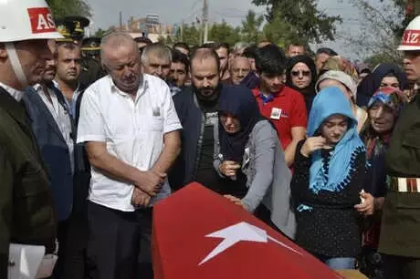Kahramanmaraş'taki Kazada Yaşamını Yitiren Er, Toprağa Verildi Kahramanmaraş'taki Kazada Yaşamını Yitiren Er, Toprağa Verildi