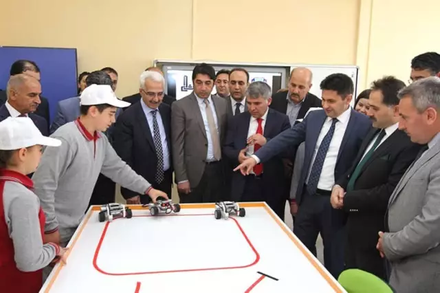 Okullar Z-engin Yaşıyor Robotunu Yapıyor Okullar Z-engin Yaşıyor Robotunu Yapıyor