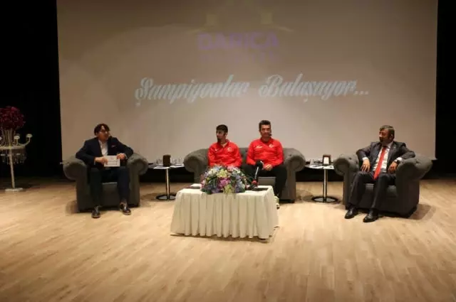 Şampiyon Sporcular Darıca'da Gençlerle Buluştu