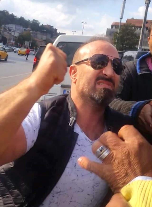 Uber Sürücüsü ile Taksici Arasındaki Yumruklu Kavga Kamerada