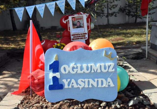 Astsubay Baba, Şehit Oğlu Bedirhan'ın İlk Yaş Gününü Mezarında Kutladı