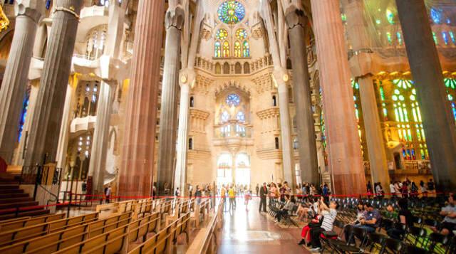 Barcelona'nın Simgesi Sagrada Familia Kilisesi 136 Yıldır Ruhsatsızmış