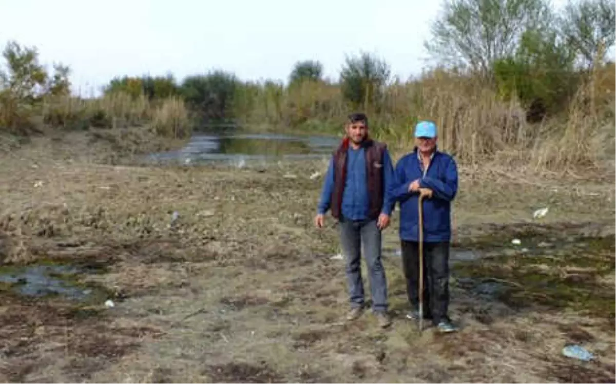 Eber Gölü 2,5 Kilometre Çekildi