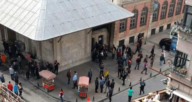 Eminönü'nde Hareketli Dakikalar: Arbede Çıktı Bir Polis Yaralandı
