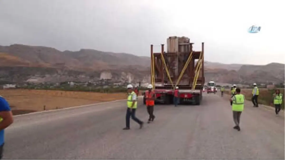 Hasankeyf Kalesi'nin Orta Kapısı Taşındı