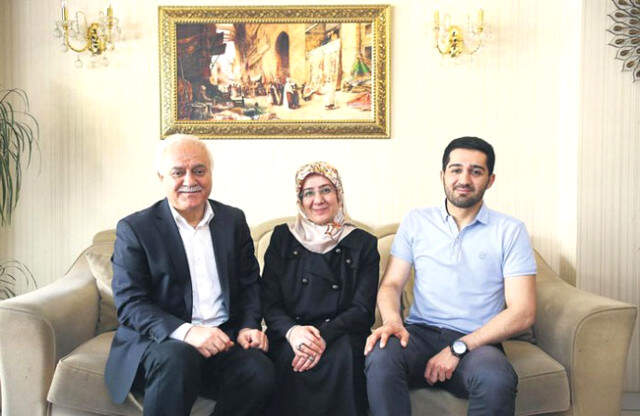 İlahiyatçı Yazar Nihat Hatipoğlu Kimdir?