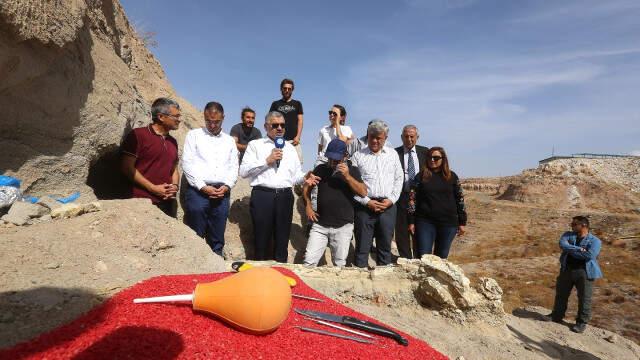 Kayseri'de 2 Metre 40 Santim Uzunluğunda Fil Kafası Bulundu