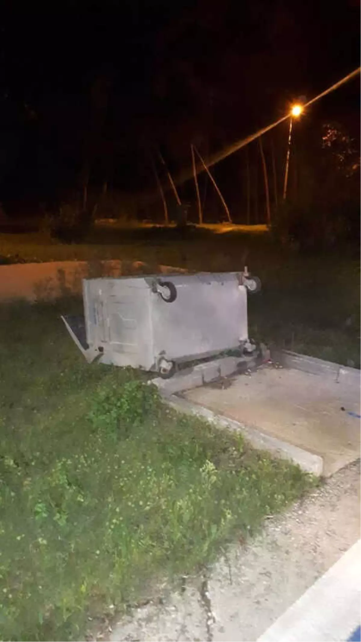 Yalova'da 'Yürüyen Köşk' Panosuna Saldırı