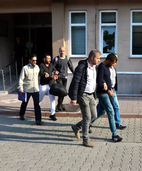 Banka Görevlisinin Dikkati Yaşlı Kadının 210 Bin Lirasını Kurtardı (2)