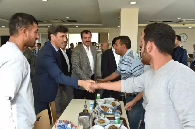 Başkan Zihni Çalışkan'dan Seyitgazi'ye Ziyaret Başkan Zihni Çalışkan'dan Seyitgazi'ye Ziyaret