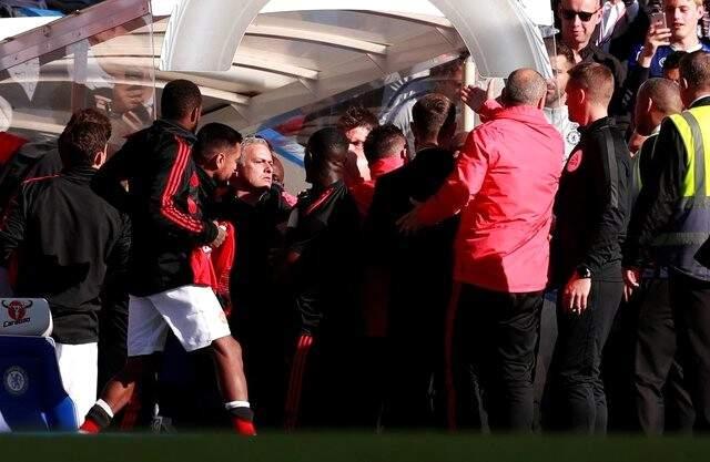 Chelsea, Manchester United ile 2-2 Berabere Kaldı, Mourinho Son Dakikada Gelen Gol Sonrası Çılgına Döndü