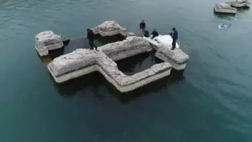 Kale ve Surların Bulunduğu Batık Şehir Su Altında ve Havadan Görüntülendi Kale ve Surların Bulunduğu Batık Şehir Su Altında ve Havadan Görüntülendi