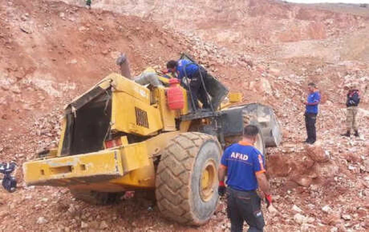 Elazığ'da İş Makinesi Devrildi, Operatör Öldü