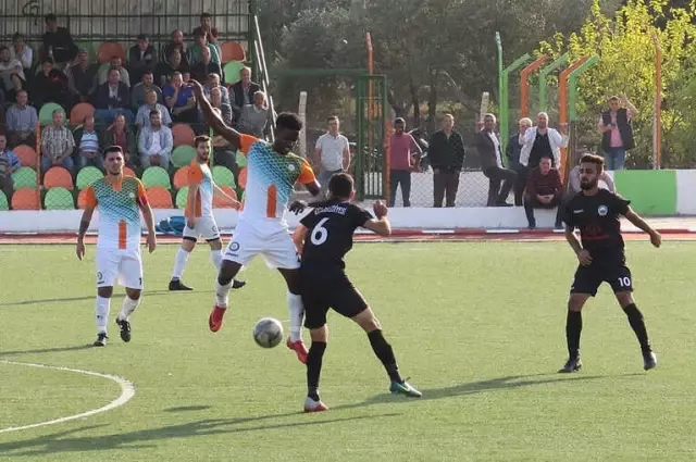 Foça Belediyespor 3'te 3 Yaptı