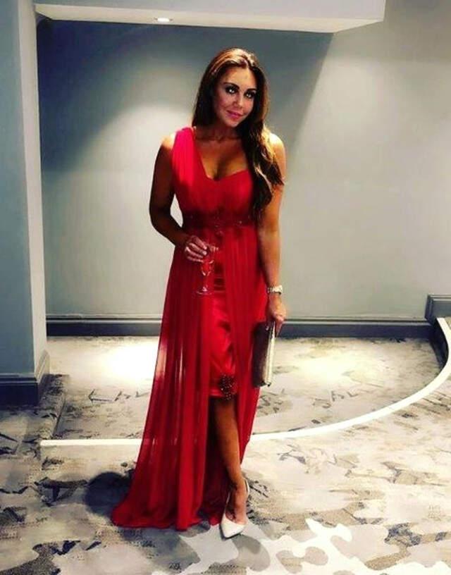 Galaya Katılan Ünlü Yıldız Michelle Heaton'ın Elbisesinin Fermuarı Patladı