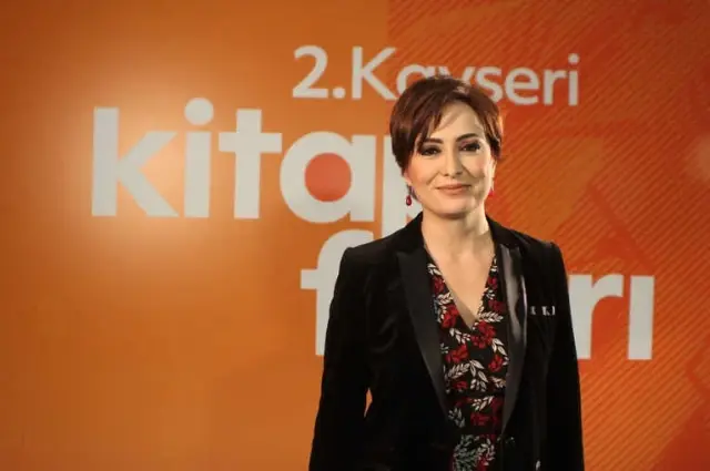 Kitap Fuarı'na Yazarlardan Tam Not Kitap Fuarı'na Yazarlardan Tam Not