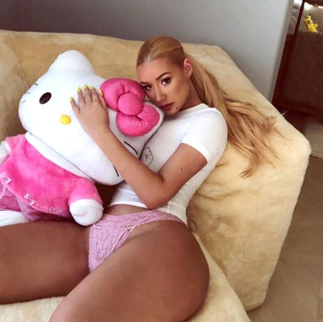 Ünlü Şarkıcı Iggy Azalea'dan Pelüş Oyuncaklı Kışkırtıcı Paylaşım!