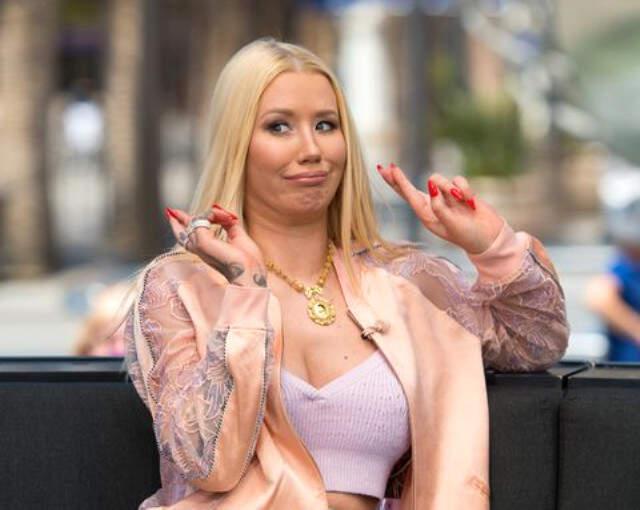Ünlü Şarkıcı Iggy Azalea'dan Pelüş Oyuncaklı Kışkırtıcı Paylaşım!