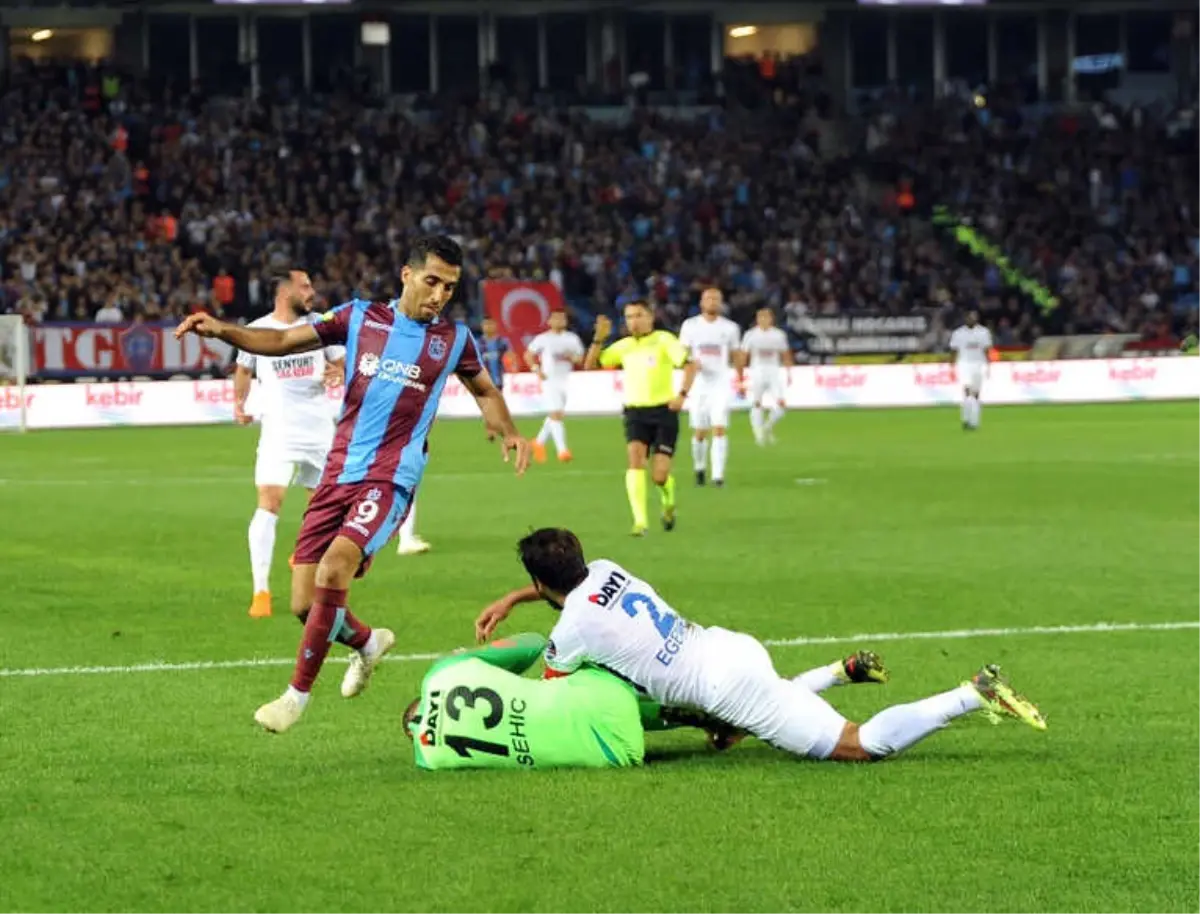 İlk Yarı Sessiz Bitti