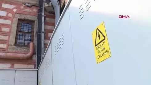 Çivi Çakılması Bile Yasak Olan Mısır Çarşısı'nın Dış Duvarlarına Elektrik Panosu Konuldu Çivi Çakılması Bile Yasak Olan Mısır Çarşısı'nın Dış Duvarlarına Elektrik Panosu Konuldu