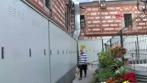 Çivi Çakılması Bile Yasak Olan Mısır Çarşısı'nın Dış Duvarlarına Elektrik Panosu Konuldu Çivi Çakılması Bile Yasak Olan Mısır Çarşısı'nın Dış Duvarlarına Elektrik Panosu Konuldu