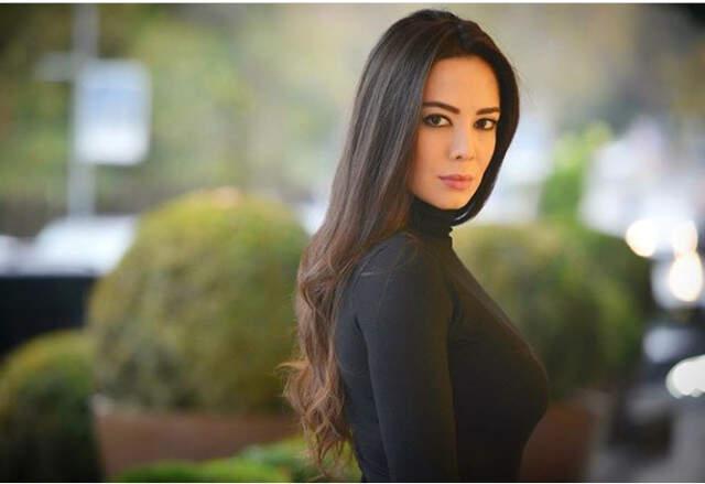 Oyuncu Merve Sevi'den Kuliste Hayranlarına İlginç Bacak Pozu