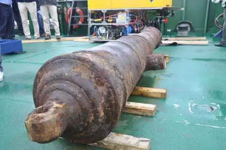 Batık Rus Savaş Gemisinden 2,5 Tonluk Top Çıkarıldı Batık Rus Savaş Gemisinden 2,5 Tonluk Top Çıkarıldı