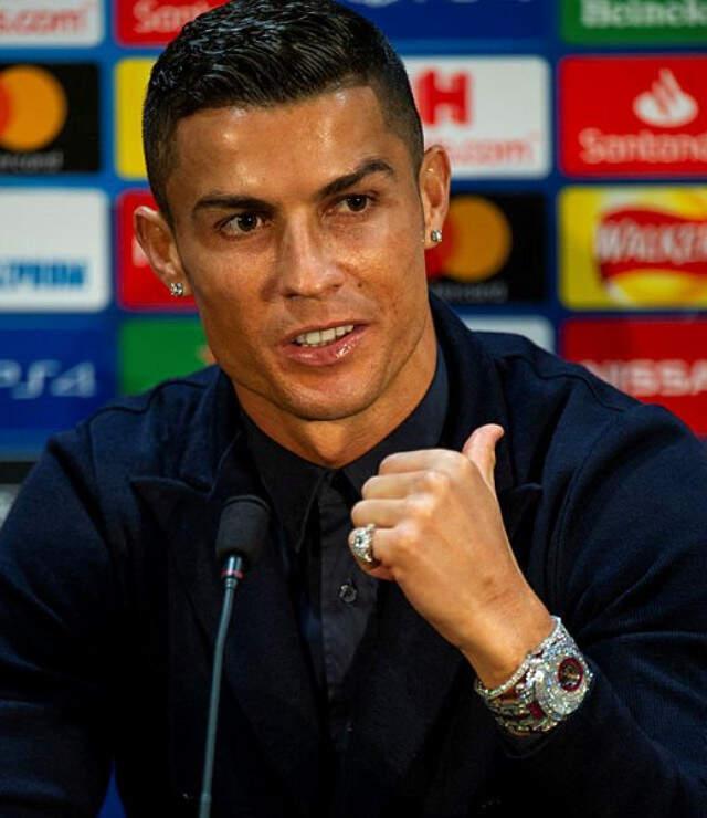 Cristiano Ronaldo'nun Saati, Basın Toplantısına Damga Vurdu