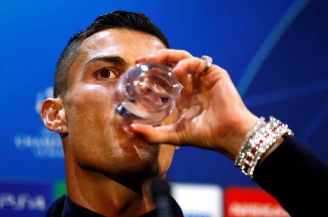 Cristiano Ronaldo'nun Saati, Basın Toplantısına Damga Vurdu