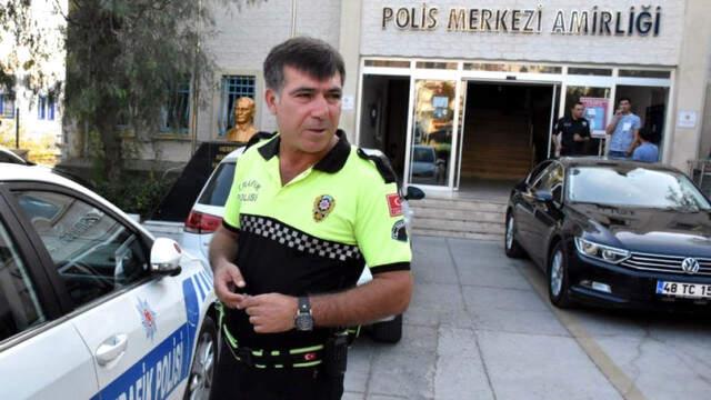 Filistinli Kız Çocuğunu Kucağında Taşıyan Trafik Polisi Yaşadıklarını Anlattı: