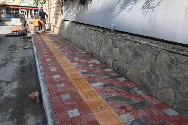 Gazipaşa Mahallesi'nde Kaldırım Çalışmaları Gazipaşa Mahallesi'nde Kaldırım Çalışmaları