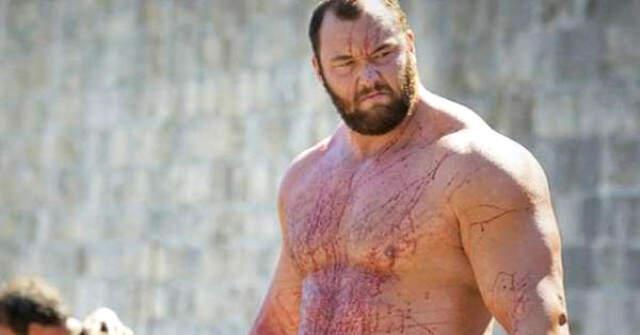 Haf?ór Júlíus Björnsson ile Kelsey Henson Dünya Evine Girdi