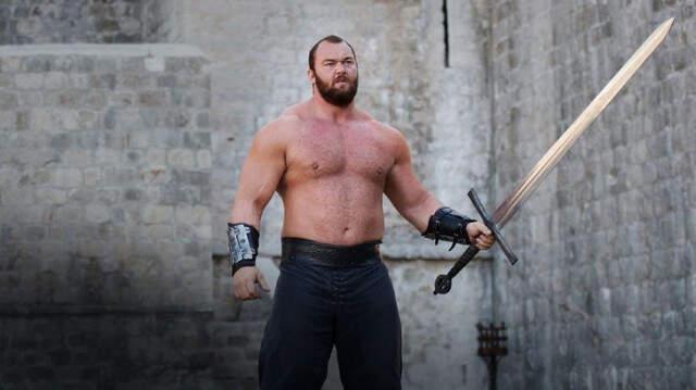 Haf?ór Júlíus Björnsson ile Kelsey Henson Dünya Evine Girdi