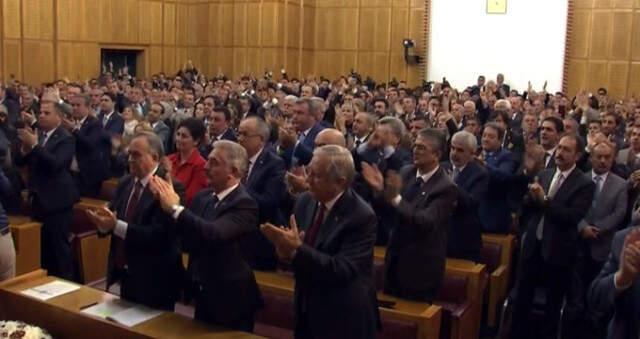İttifaka Kapıları Kapatan Bahçeli'nin Andımızla İlgili Sözleri Salonu Ayağa Kaldırdı