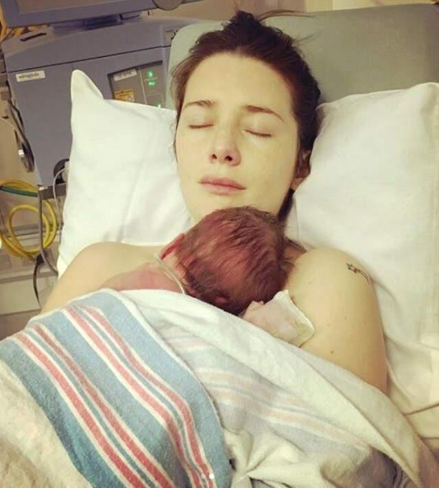 Shameless Dizisinin Lip Gallagher'ı Baba Oldu