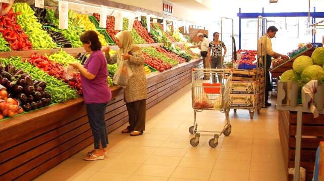 Tüketici Güveni Ekim'de Azaldı Tüketici güven endeksi Ekim'de yüzde 3,4 azalarak 57,3 oldu. Böylece tüketici güven endeksi son 10 yılın en düşük seviyesini gördü. | Sungurlu Haberleri