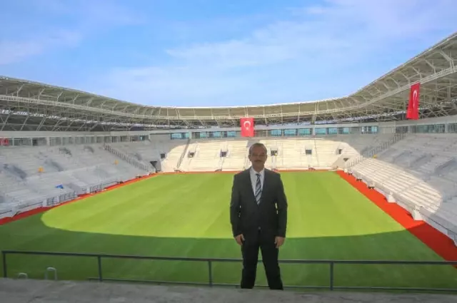Yeni Ordu Stadında Çim Serme İşlemi Bitti Yeni Ordu Stadında Çim Serme İşlemi Bitti
