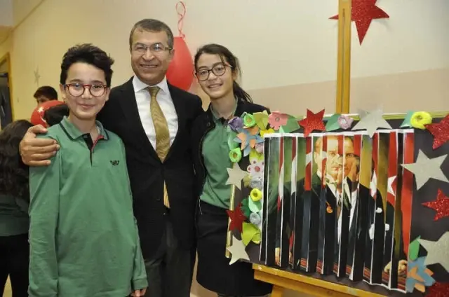 Atatürk ve Cumhuriyet Sergisine Yoğun İlgi Atatürk ve Cumhuriyet Sergisine Yoğun İlgi