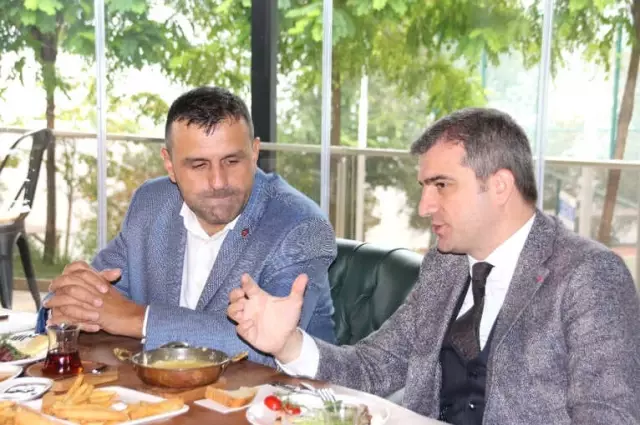 Başkan Yemenici Taksici Esnafı ile Bir Araya Geldi Başkan Yemenici Taksici Esnafı ile Bir Araya Geldi
